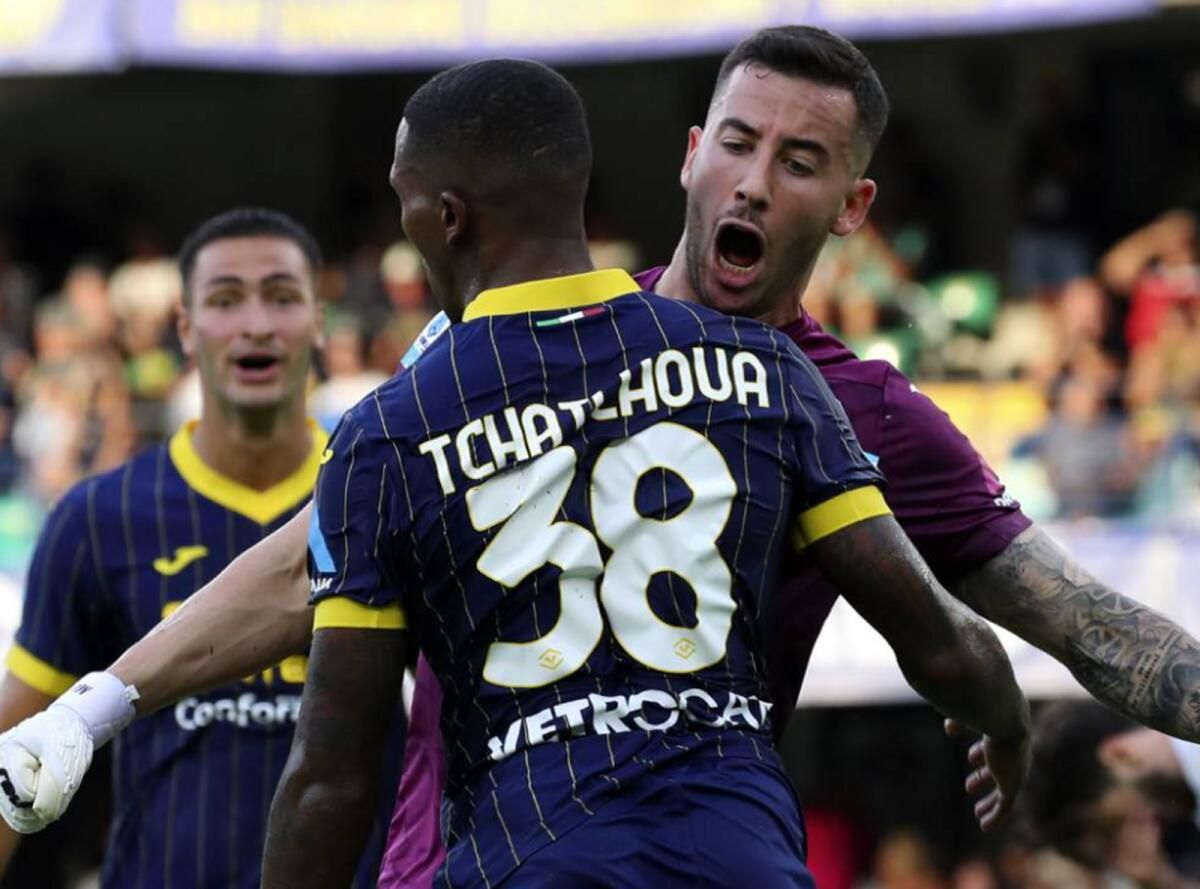 Napoli Serie A Açılışında Verona'yı 3-0 Mağlup Etti