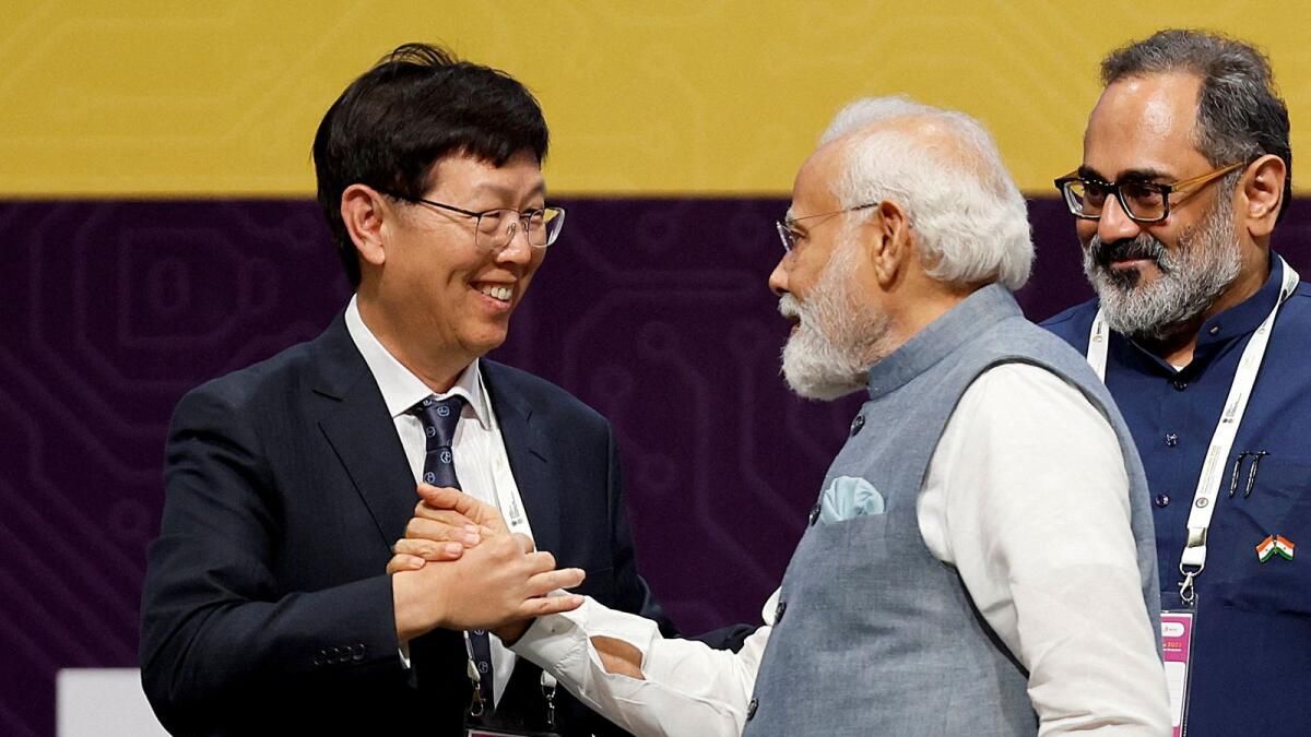 Hindistan Başbakanı Modi, İşe Alım Uygulamalarına İlişkin Hükümet Soruşturması Sırasında Foxconn Şefiyle Görüştü