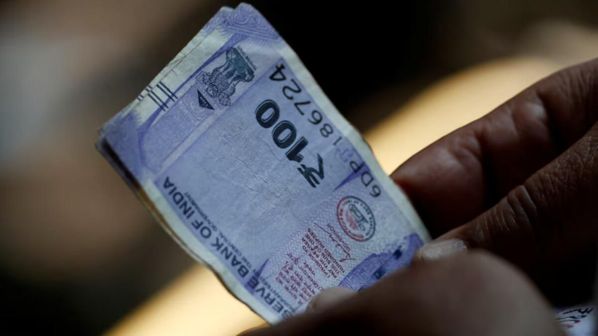 Hindistan Rupisi, Asya'daki Akranlardaki Kazanımlarla Yükseldi, Petrol Firmalarının Teklifleri Yükseldi