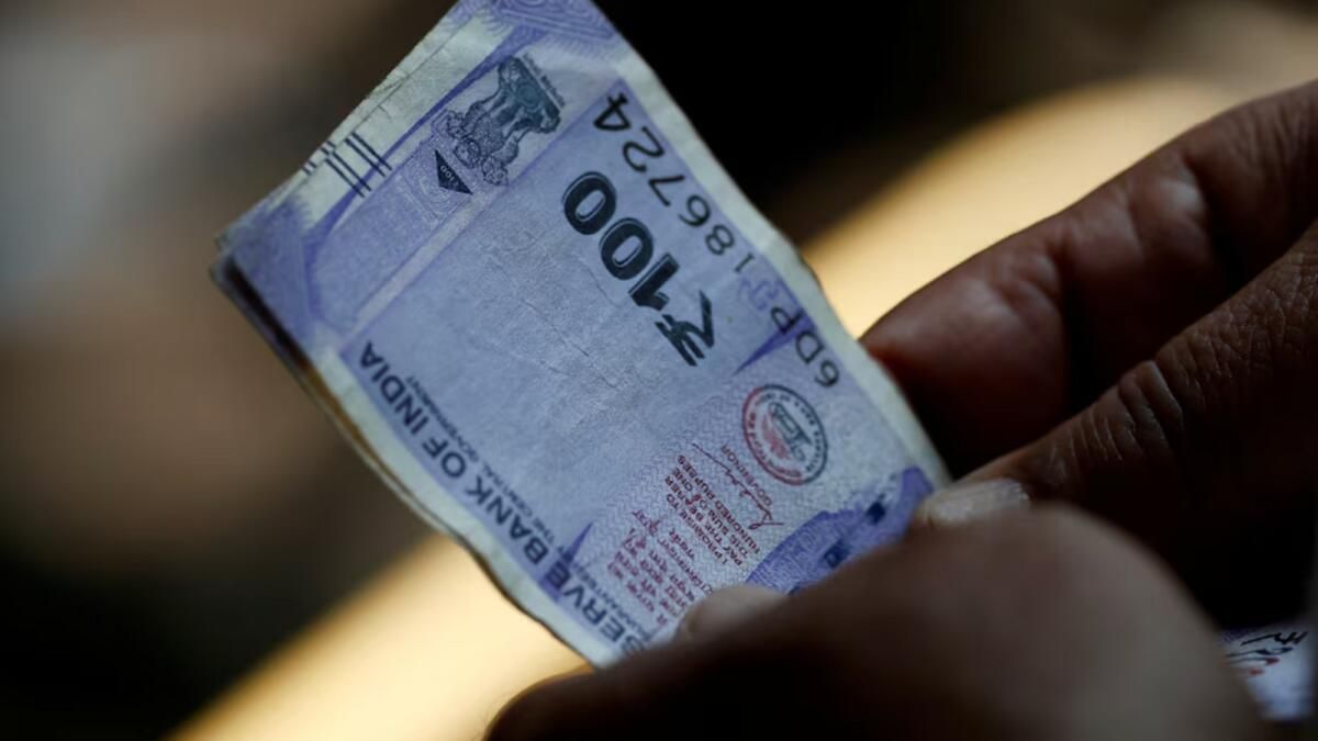 Hindistan Rupisi, Yerel Hisse Senetleri Kayarken Olası Rbı Müdahalesinde Rekor Düşük Seviyeyi Önledi