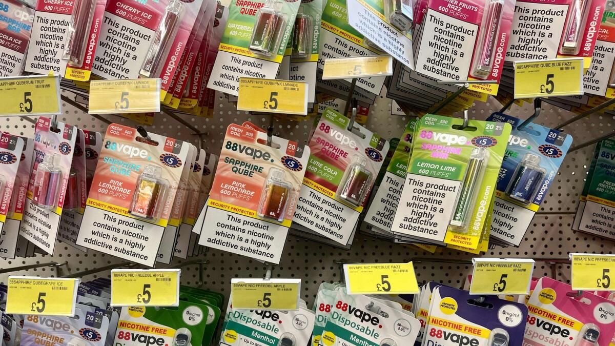 İngiltere'deki Doktorlar Hükümeti 'Vaping Salgını' Konusunda Harekete Geçmeye Çağırıyor
