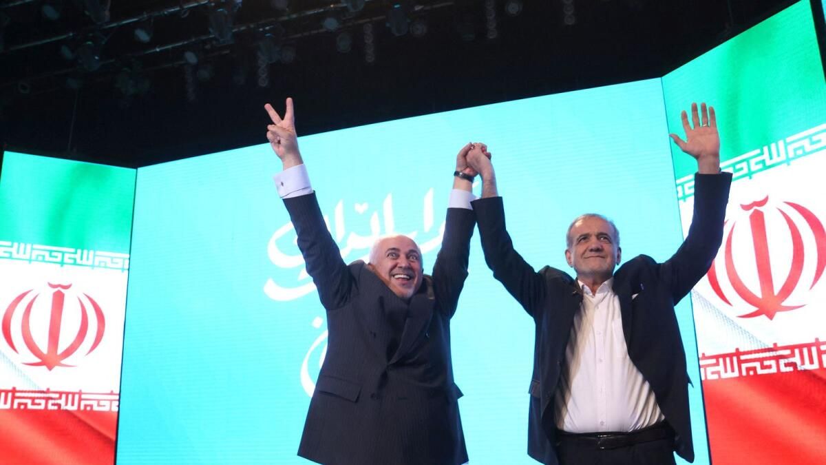 İran'ın Eski Üst Düzey Diplomatı Zarif Başkan Yardımcılığına Geri Döndü