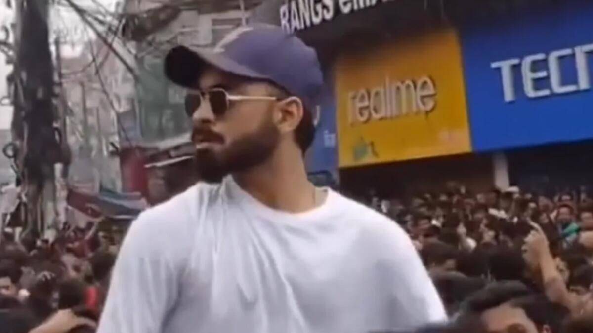 İzleyin: Rcb Şapkası Takan Virat Kohli Benzeri Bir Video Viral Oluyor