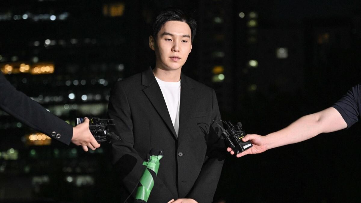 K-Pop Yıldızı Suga, E-Scooter Sarhoş Sürüşü için Polisin Karşısına Çıktı