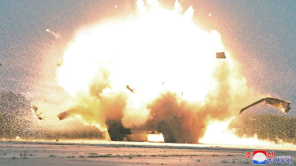 Kim Jong-Un 'İntihar Uçağı' Testlerini Denetliyor