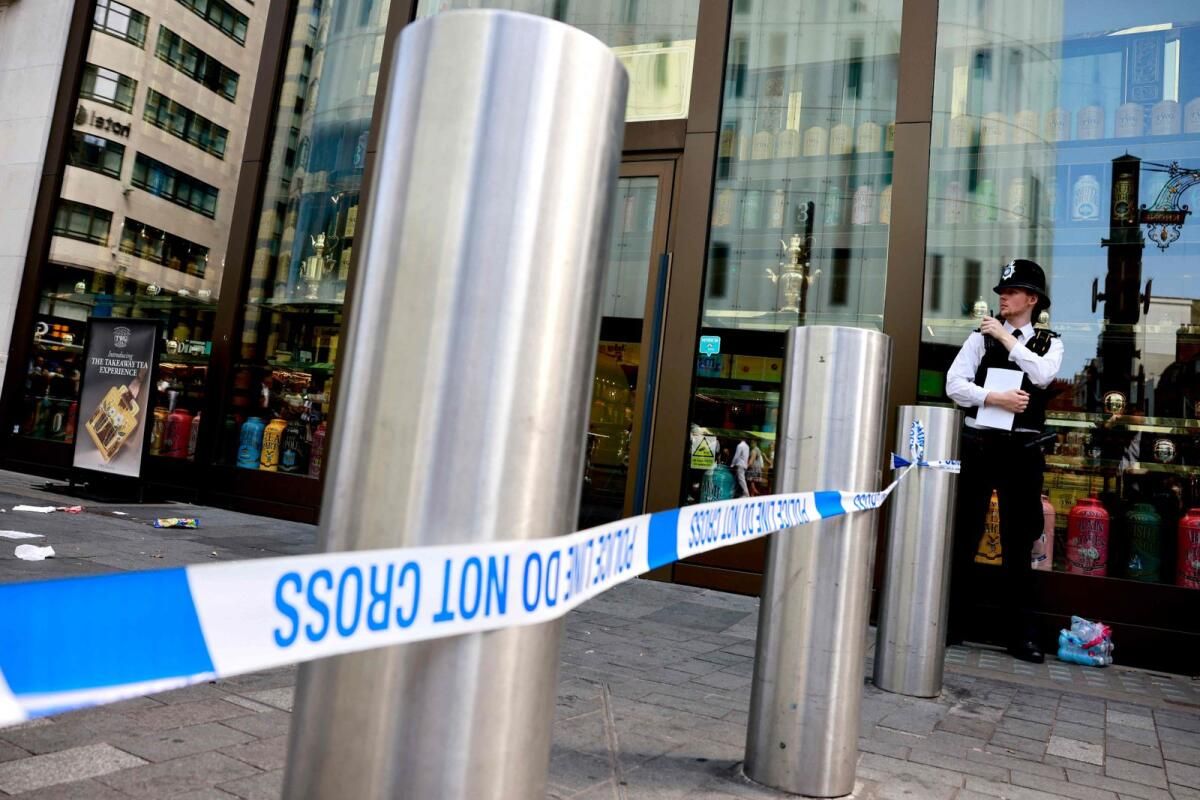 Londra Cinayete Teşebbüsle Suçlanan Şüpheliyi Bıçakladı