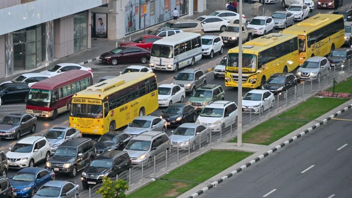 Dubai: Okullar Özel Park Yerleri, Geçiş Bölgeleri ile Trafiği Nasıl Yönetiyor?