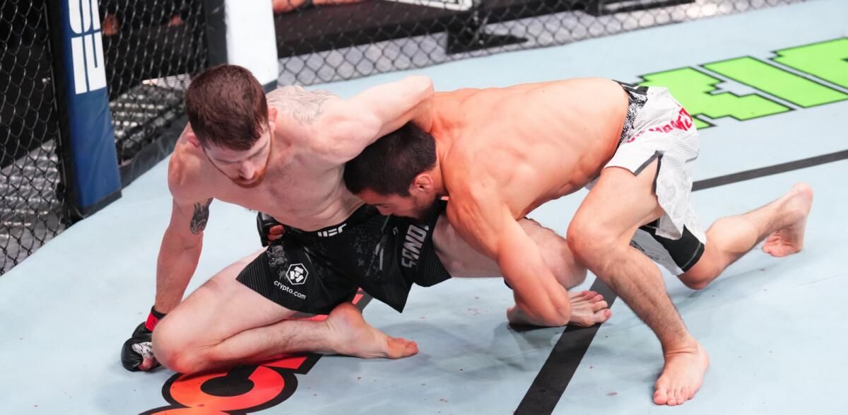 Umar, Ufc Abu Dabi'deki Vurgulu Galibiyetin Ardından Şampiyonluğa Ulaştı
