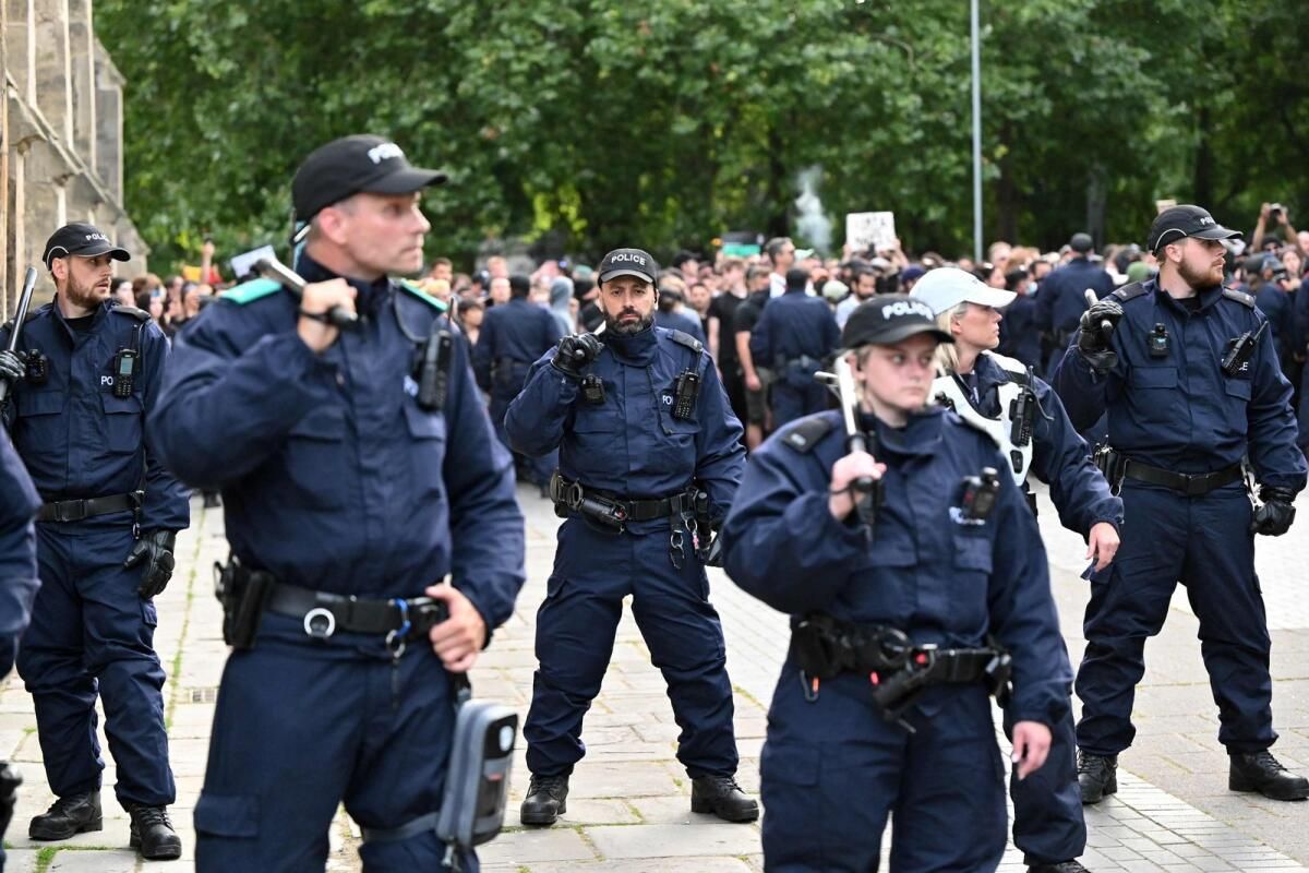 İngiltere, Polise Daha Sert Yetkiler için Yasal Teklife Devam Ediyor