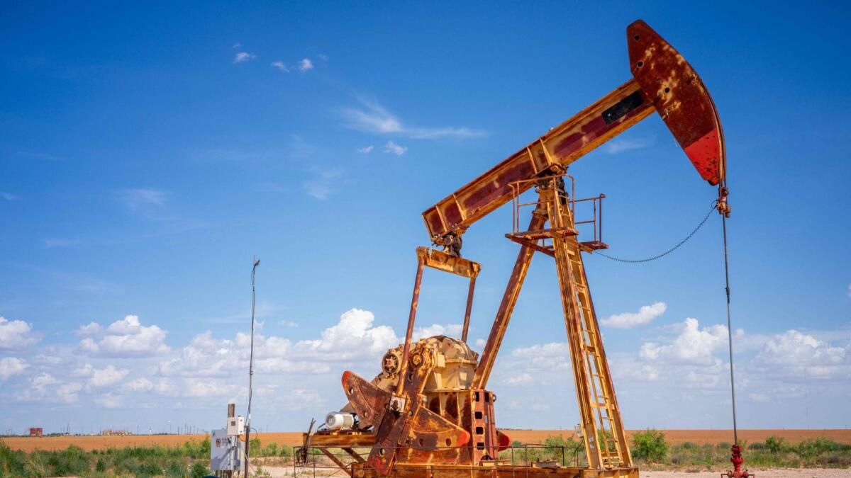 Petrol, İyimser ABD Ekonomik Verileri ve Jeopolitik Gerilimler Nedeniyle Yaklaşık %2 Arttı