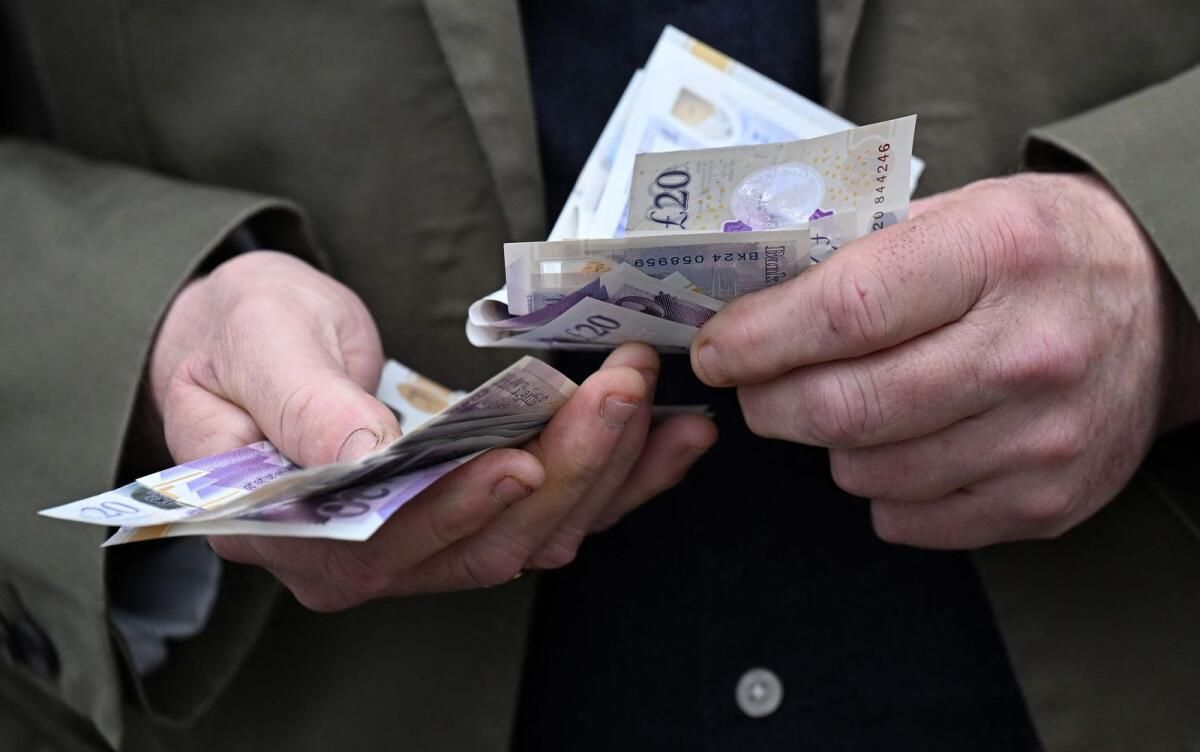 Sterling'in Çarpıcı Rallisi, Seğiren Döviz Piyasalarını Gergin Tutuyor