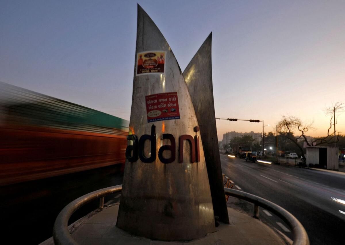 Hindenburg'un Düzenleyiciye Yönelik Suçlamalarının Ardından Adani Group Hisseleri 13,4 Milyar Dolara Kadar Değer Kaybetti