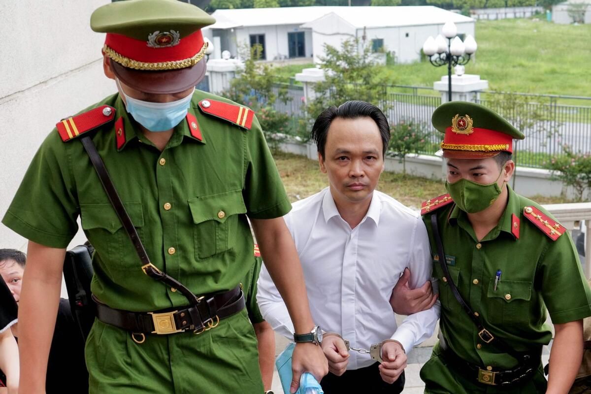 Vietnam, Emlak Kralı Quyet'i Dolandırıcılık ve Hisse Senedi Manipülasyonu Suçundan 21 Yıl Hapis Cezasına Çarptırdı