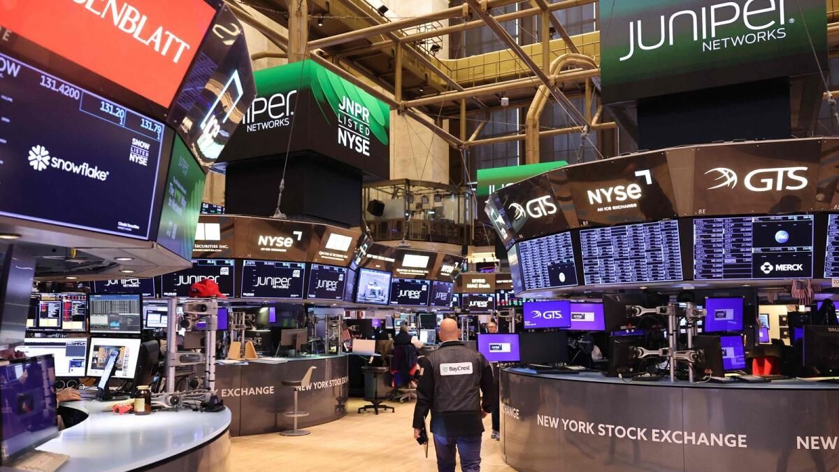 Wall Street Hisse Senetleri Düştü, Fed Faiz İndirimlerini Hazırlarken Dolar Toparlandı