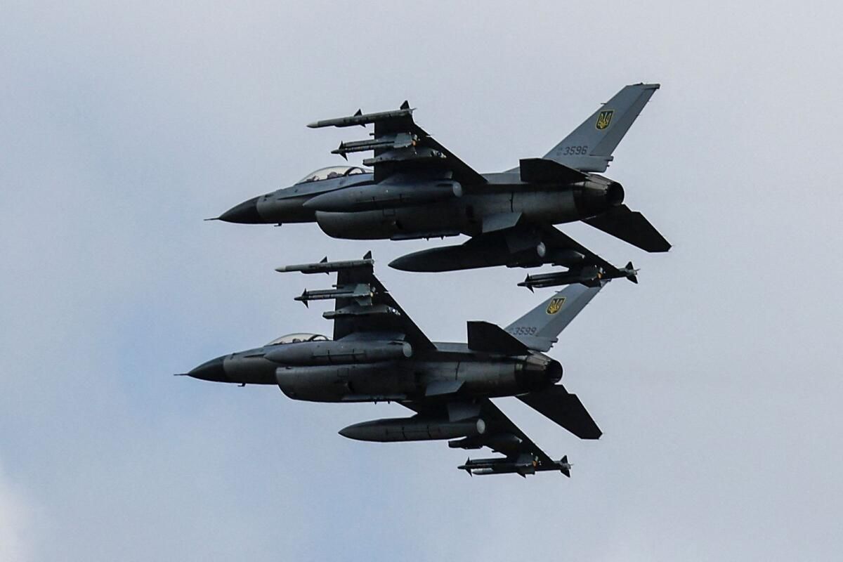 Zelensky, Ukrayna'nın F-16 Savaş Uçaklarını Konuşlandırmaya Başladığını Söyledi