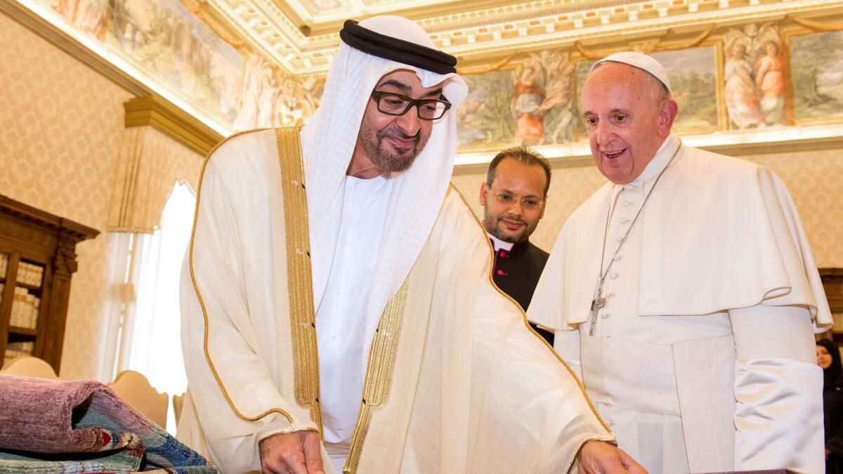 Bakın: Şeyh Muhammed, Barışı ve Hoşgörüyü Teşvik Etmek için Vatikan'da Papa Francis ile Tanıştığında