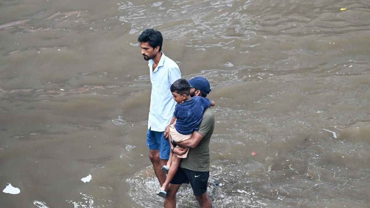 Şiddetli Yağmurlar Trafiği Hırlatır, Mumbai ve Yakın Bölgelerdeki Okulları Kapatır