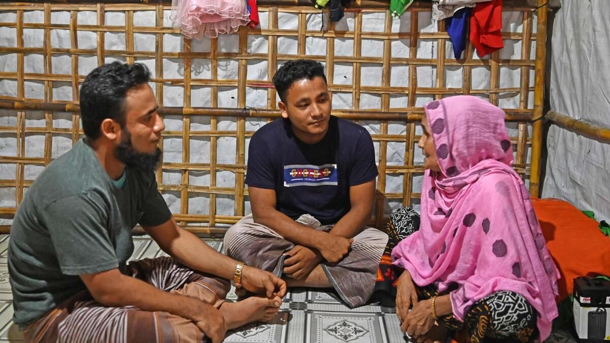 Rohingyalı Mülteciler Myanmar'da Şiddetin Şiddetlenmesinin Detaylarını Açıkladı