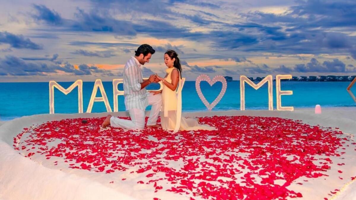 Aadar Jain, Alekha Advani ile Nişanlandığını Duyurdu