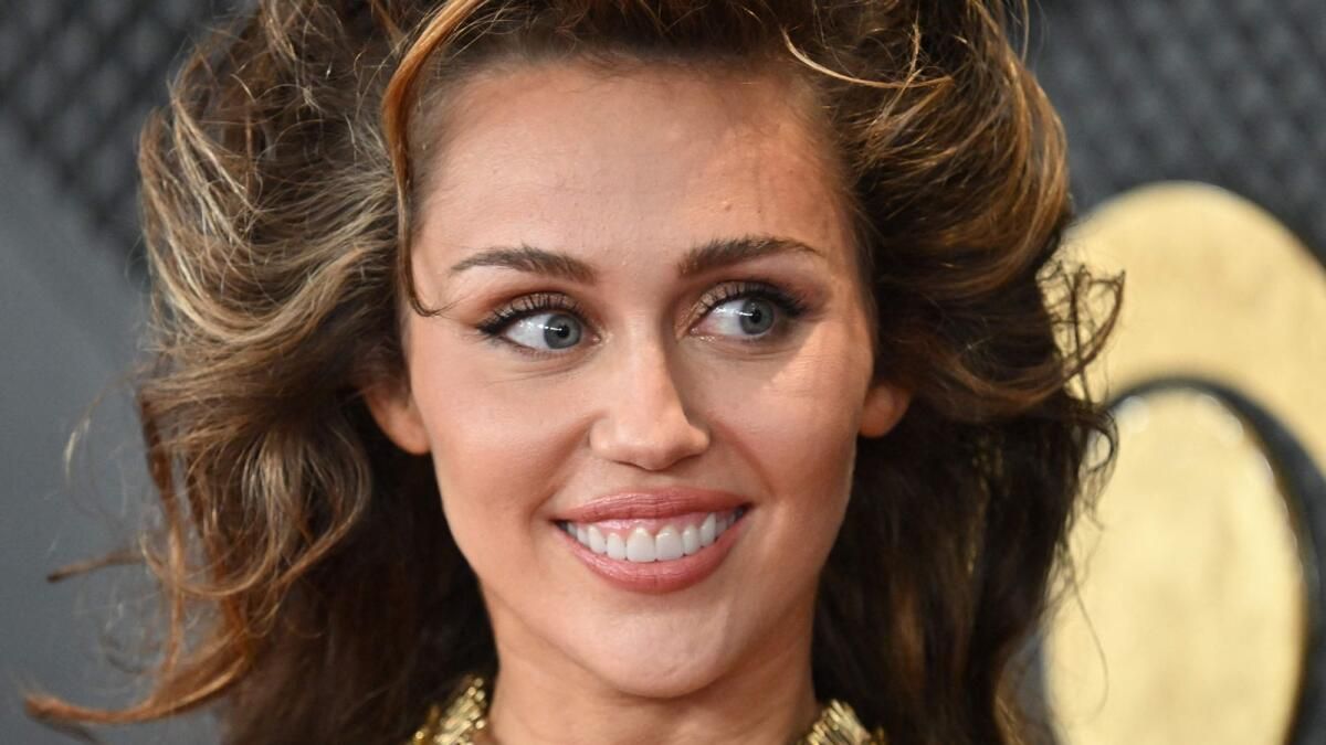 Miley Cyrus, Bruno Mars'ın 'Çiçekler' Şarkısını Kopyaladı mı?