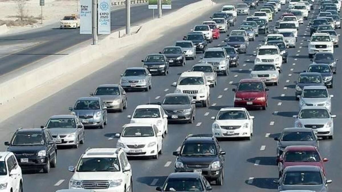 Dubai Trafik Uyarısı: Al Barsha Polis Karakolunun Karşısındaki Al Khail Yolunda Kaza