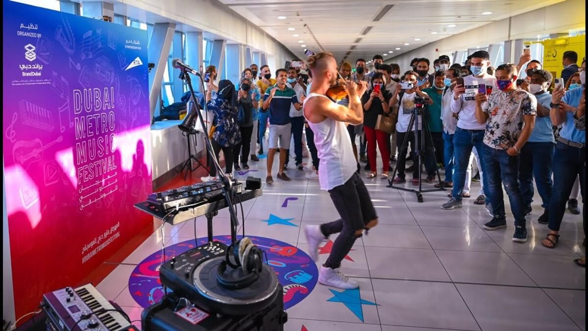 21 Eylül'den itibaren 5 Büyük istasyona Dönmek için Ücretsiz Dubai Metro Müzik Festivali