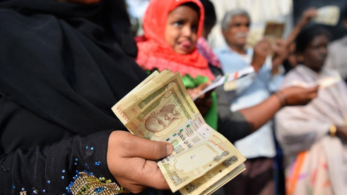 Dolar Talebi Arttıkça Hindistan Rupisi BAE Dirhemi Karşısında Düştü