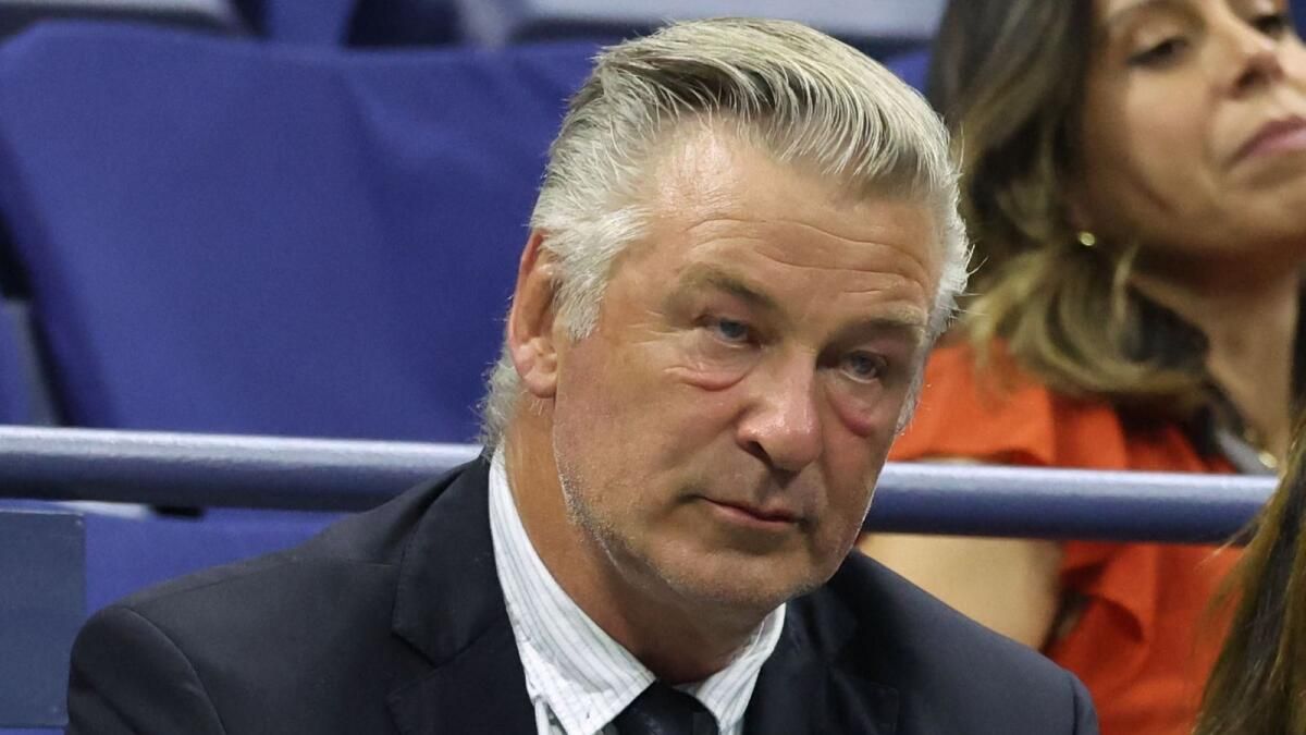 Alec Baldwin Savcısı, Yargıçtan Kasıtsız Adam Öldürme Davasının İşten Çıkarılmasını Yeniden Gözden Geçirmesini İstedi