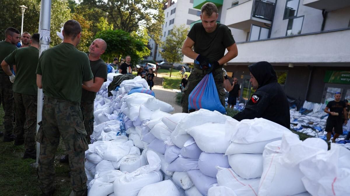 Vatandaşlar Savunma İnşa etmek için Yarışırken Orta Avrupa'da Sel Ölümleri Artıyor