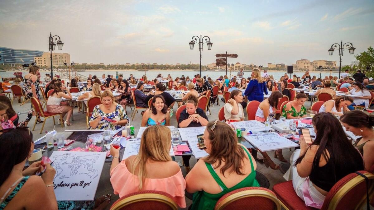 BAE'nin Yeni Favori Brunch Trendi Neden Resim ve Yemeği Birleştiriyor?