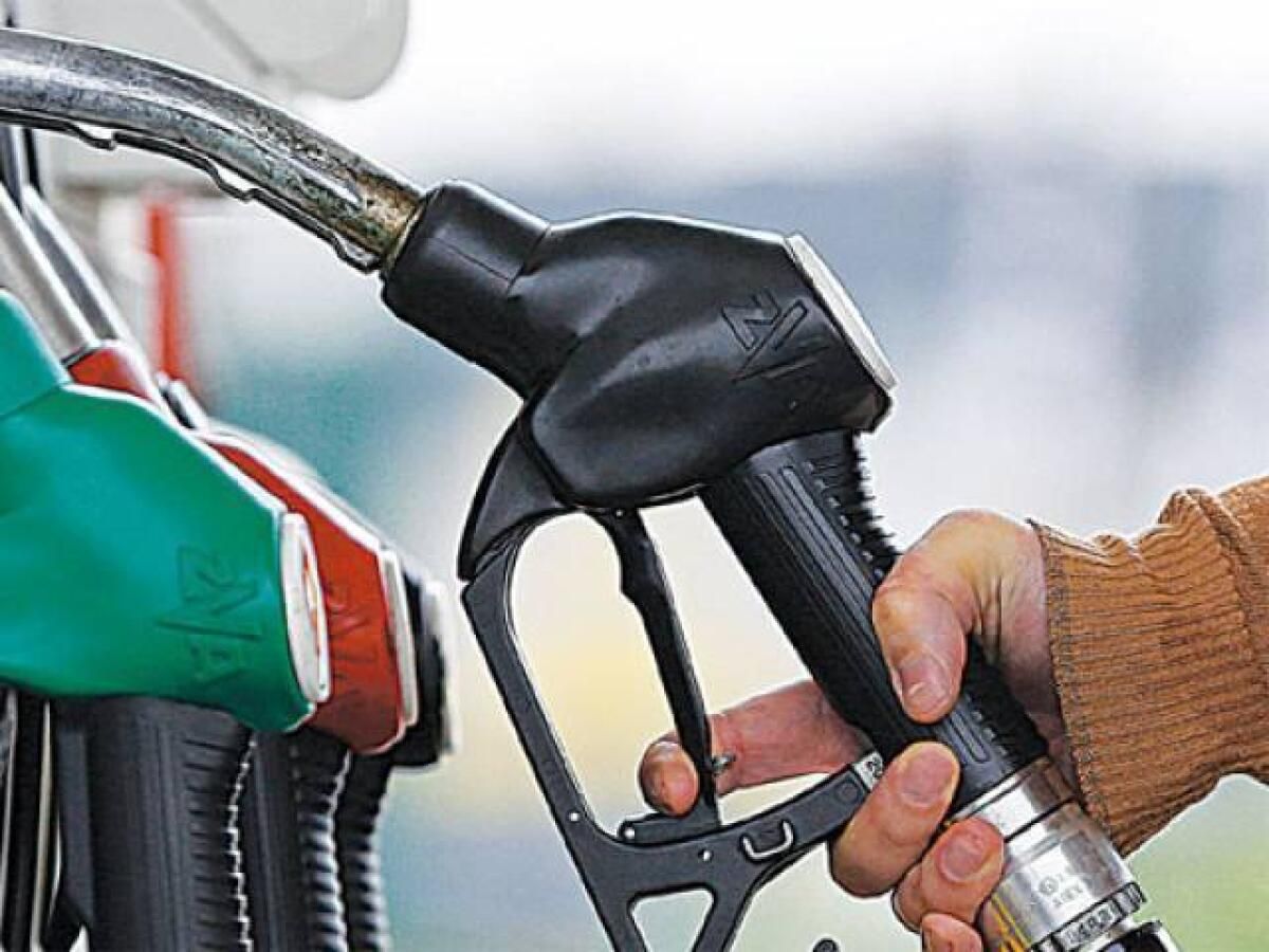 BAE Petrol Fiyatları Ekim Ayında Düştü: Dolu Bir Tank Almanın Maliyeti Şu Şekilde Olacak