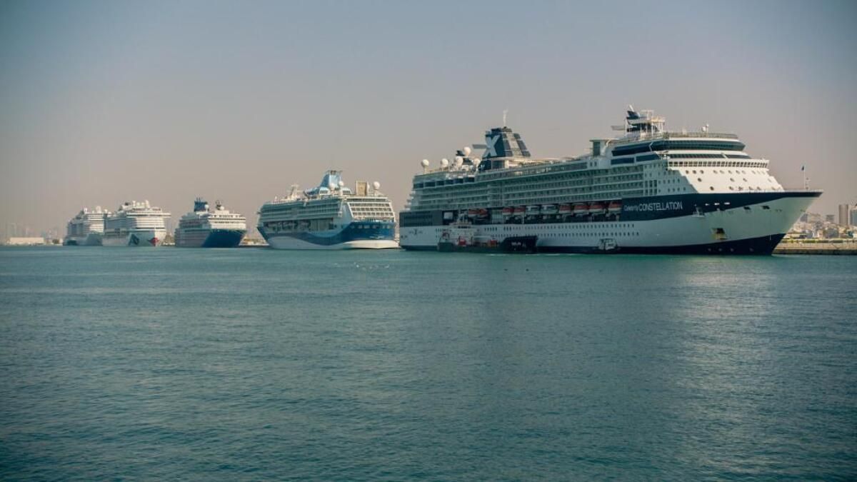 BAE Sakinleri, Ulusal Gün Boyu Hafta Sonu için 'Uygun Maliyetli' Yolculukları Seçiyor
