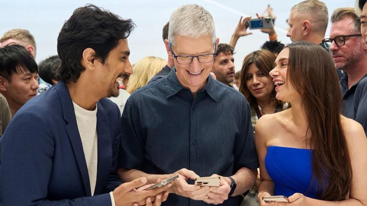 Bakın: Aditi Rao Hydari ve Siddharth, 'Glowtime' Etkinliğinde Apple Ceo'su Tim Cook ile Poz Veriyor