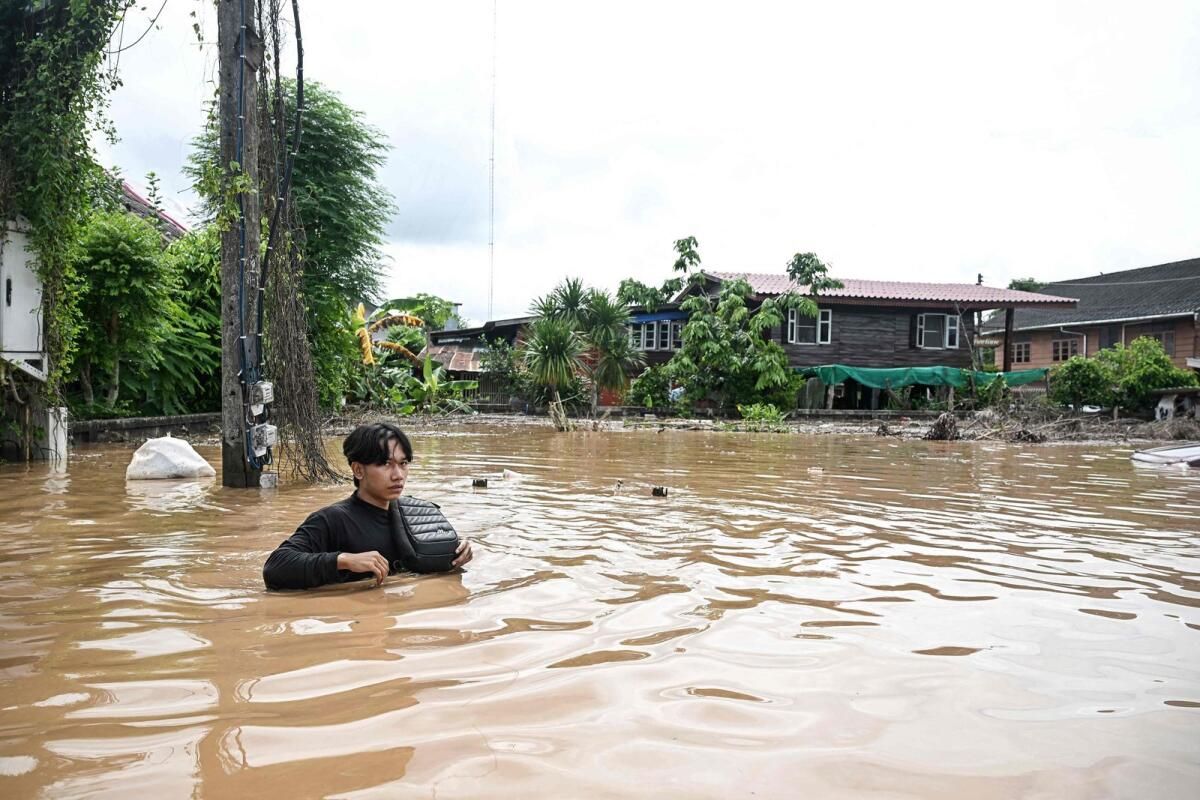 Tayland'daki Sel, Kuzey Eyaletindeki Binlerce Kişiyi Yağmaladı