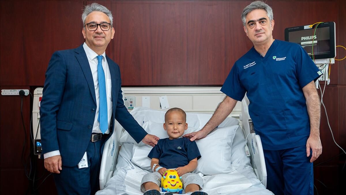Dubai Amerikan Hastanesi, İlaca Dirençli Epilepsisi Olan Üç Yaşındaki Bir Çocuğa Başarılı Bir Vns Prosedürü Uyguluyor