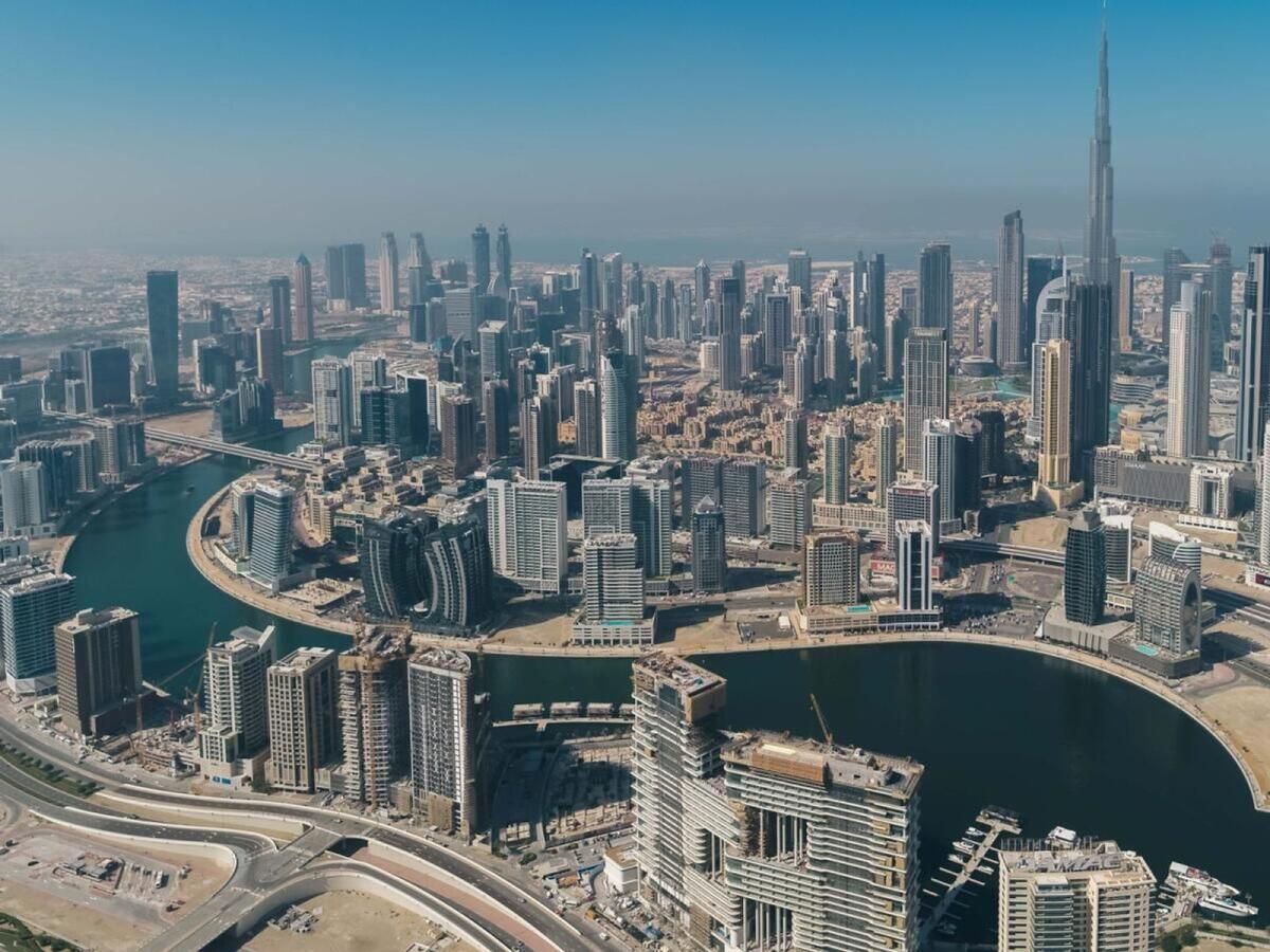Dubai: Business Bay'de Bir Kadın Yüksek Katlı Bir Binadan Öldü