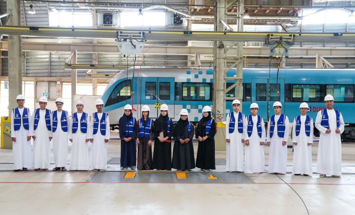 Dubai Metrosu, 15 Öğrenciye Burs Vererek 15. Yılını Kutladı