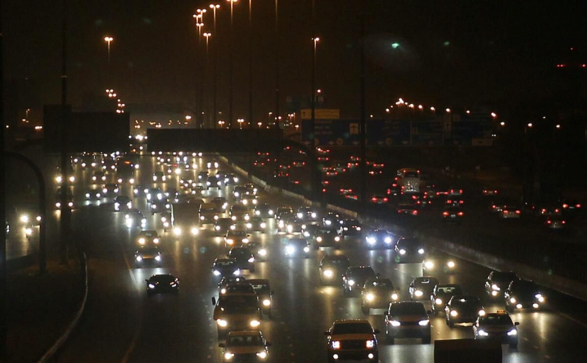 Dubai Trafik Uyarısı: Sürücüler E311'de Tıkanma Konusunda Uyardı