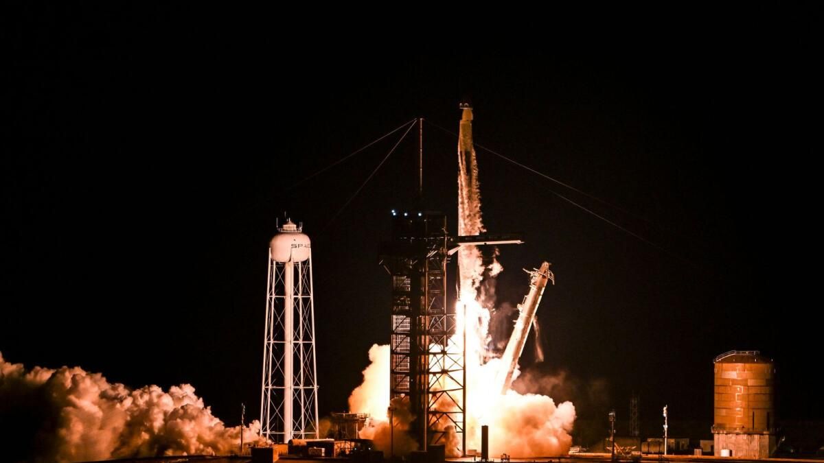 Spacex, ilk Özel Uzay Yürüyüşü için Tüm Sivil Mürettebatı Fırlattı