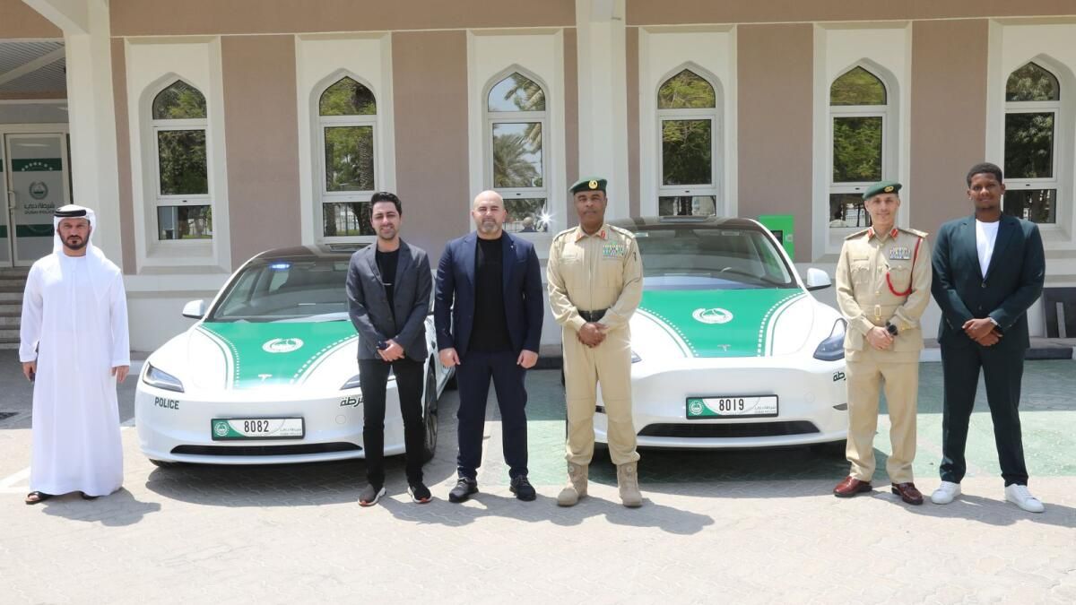 Dubai Polisi Filosuna 2 Yeni Tesla Aracı Ekledi
