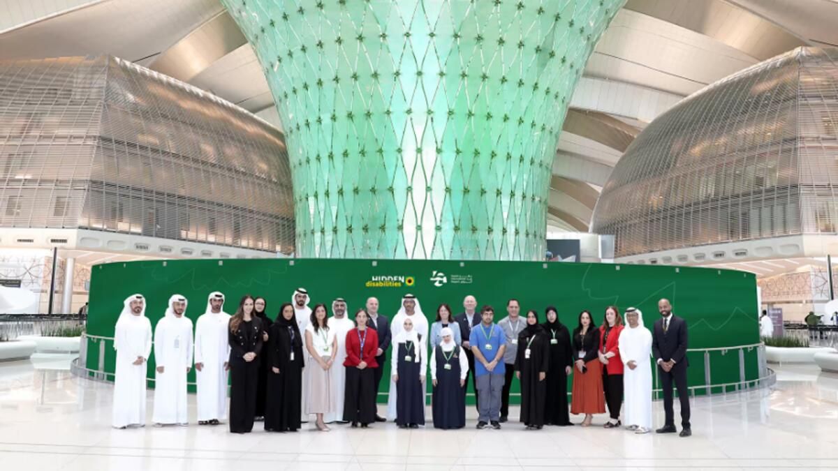 Birleşik Arap Emirlikleri: Abu Dabi'nin Zayed Uluslararası Havaalanında Yardım Almak için Görünürde Engelli Olmayan Yolcular