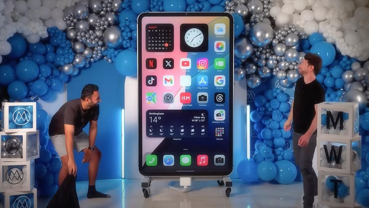 Bakın: Teknoloji Youtuber Dünyanın En Büyük İşlevsel İphone'unu Üretiyor