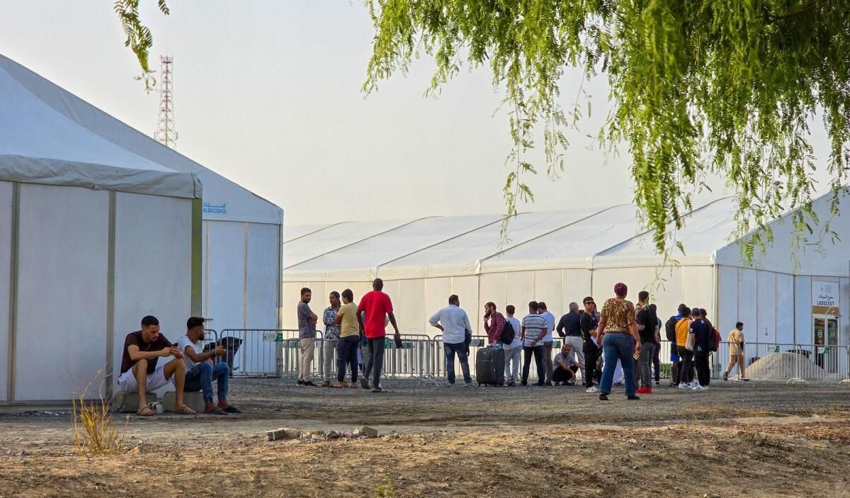 BAE: Tahliye Edilen 5 Kişilik Aile, Yıllarca Yasadışı Yaşadıktan Sonra Yeni Bir Başlangıç Umuyor