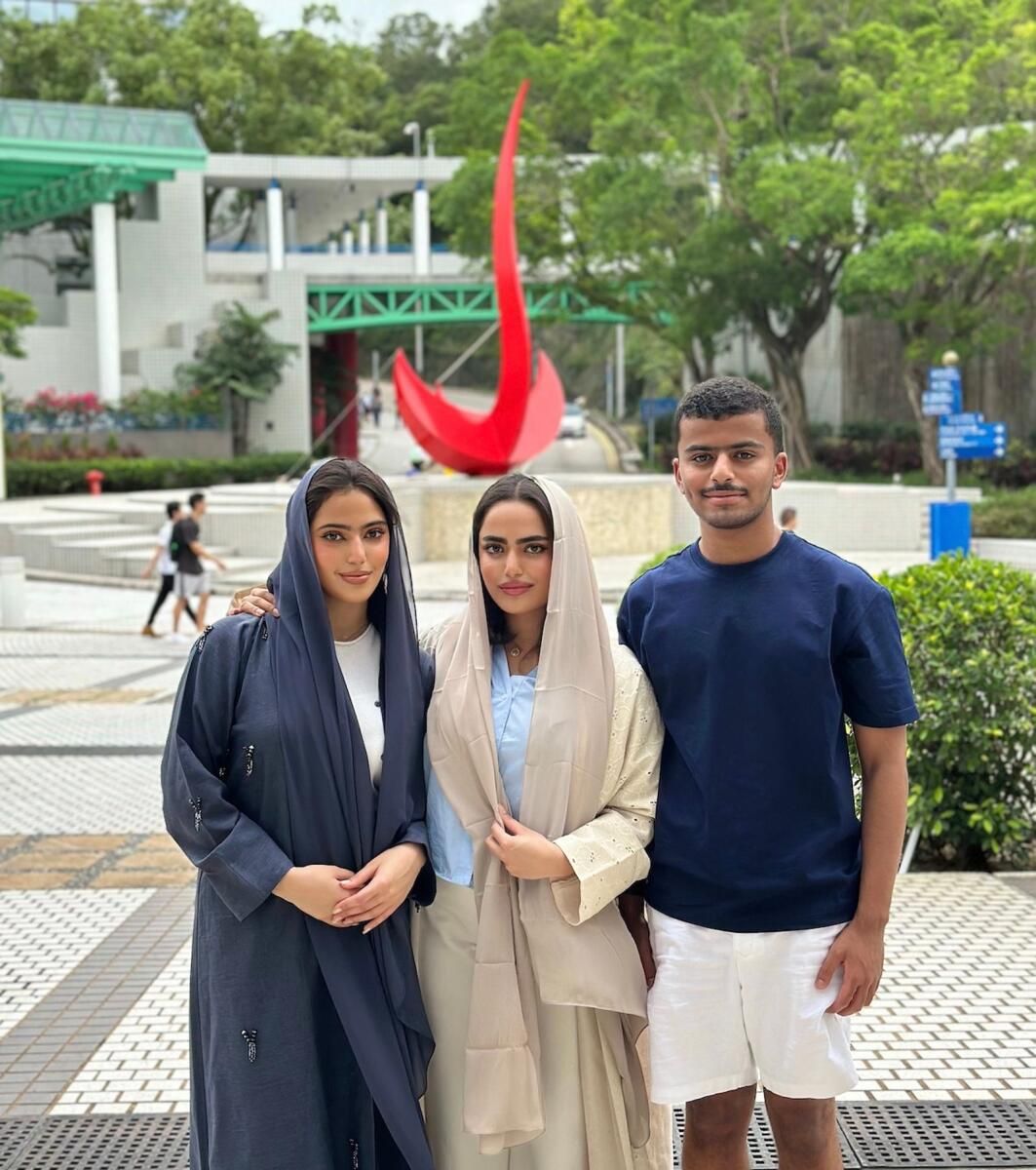 BAE: 3 Kardeş Hong Kong Üniversitesi'nde Okumak için Tam Burs Alıyor