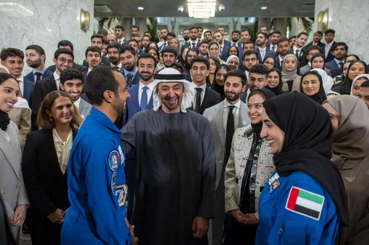 BAE Başkanı Washington'da Nasa Mezunları ve Emirlik Öğrencileriyle Bir Araya Geldi
