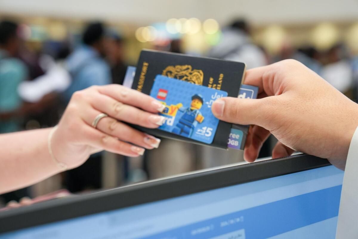 Bakın: Dubaili Yolcular 10.000 Ücretsiz Nol Kartı, Dxb'de Pasaportlara Özel Damga Alıyor