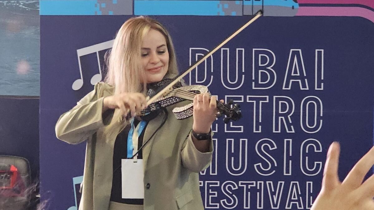 Bakın: Dubai Metrosu Taşıtları, Müzik Festivali Başladığında Trenlerin, istasyonların içindeki Melodilerle Dans Ediyor