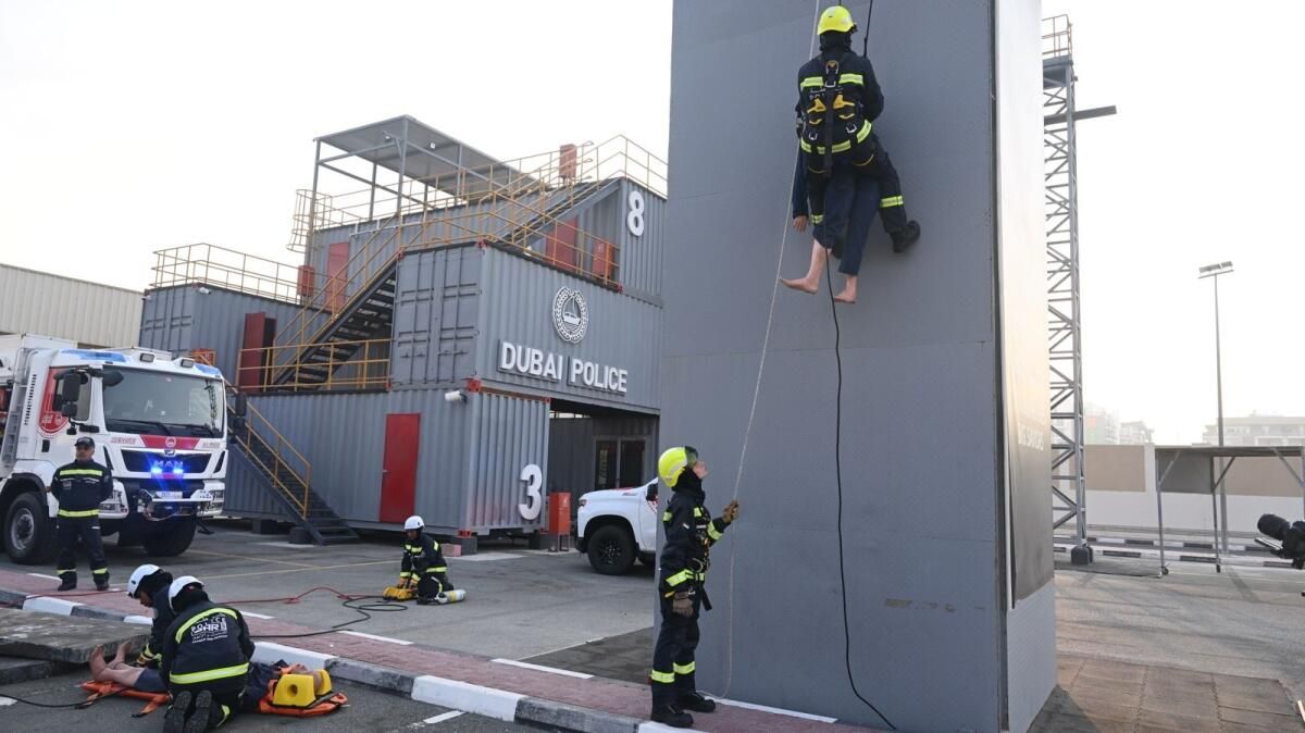 İzle: BAE'nin ilk Kadın Kara Kurtarma Ekibi Mezunları