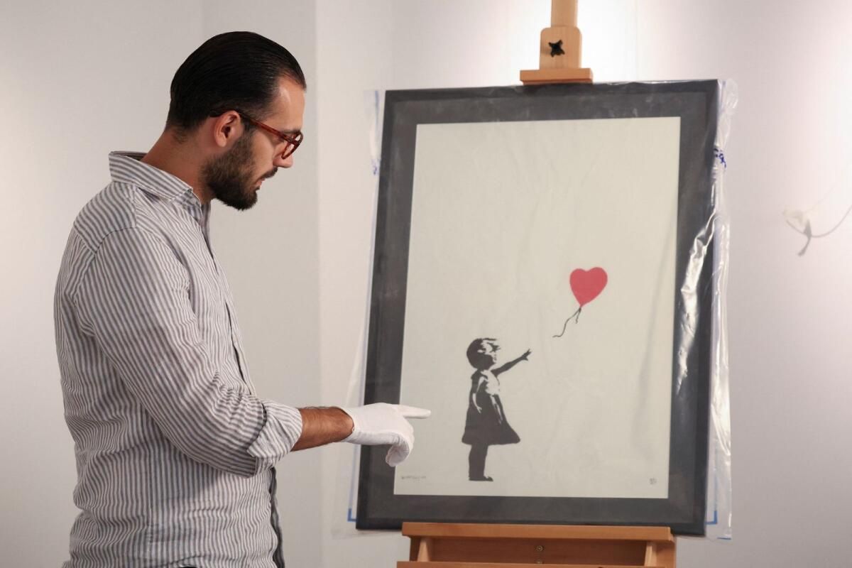 Çalınan Banksy'nin 'Balonlu Kız' Tablosu Bulundu; İkisi Tutuklandı