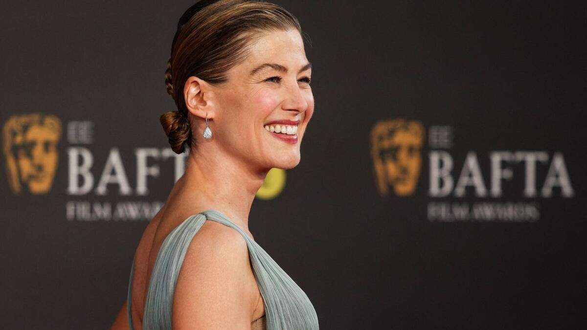 Rosamund Pike, Netflix Draması 'Thumblite'a Liderlik Edecek